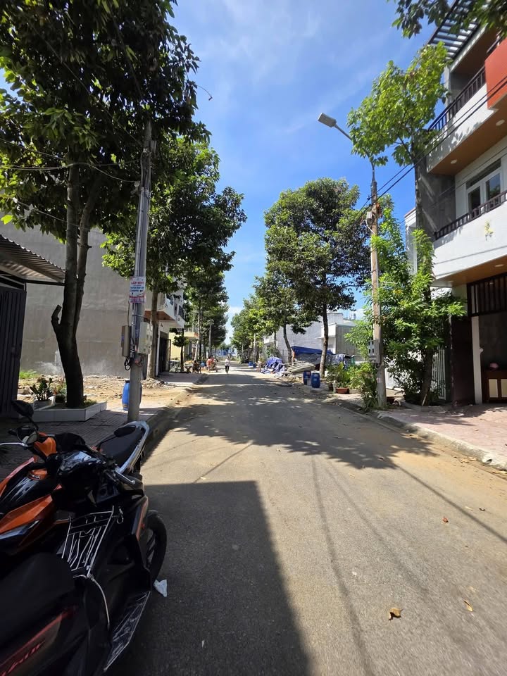 Nhà 1 lầu 1 trệt tại phường Tân Hạnh, Dĩ An 81.4m² giá 3.35 tỷ - Thiết kế đẹp, chắc chắn!