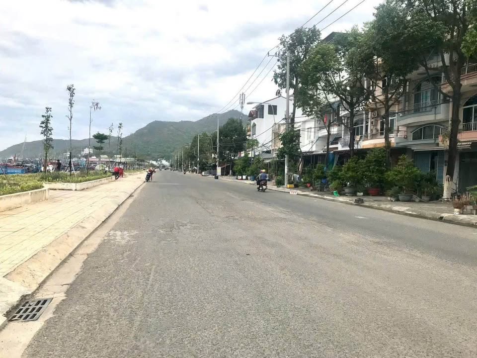 Nhà cấp 4 mặt tiền Nguyễn Văn Linh, Nha Trang 70m² giá 6 tỷ - Kinh doanh thuận lợi!