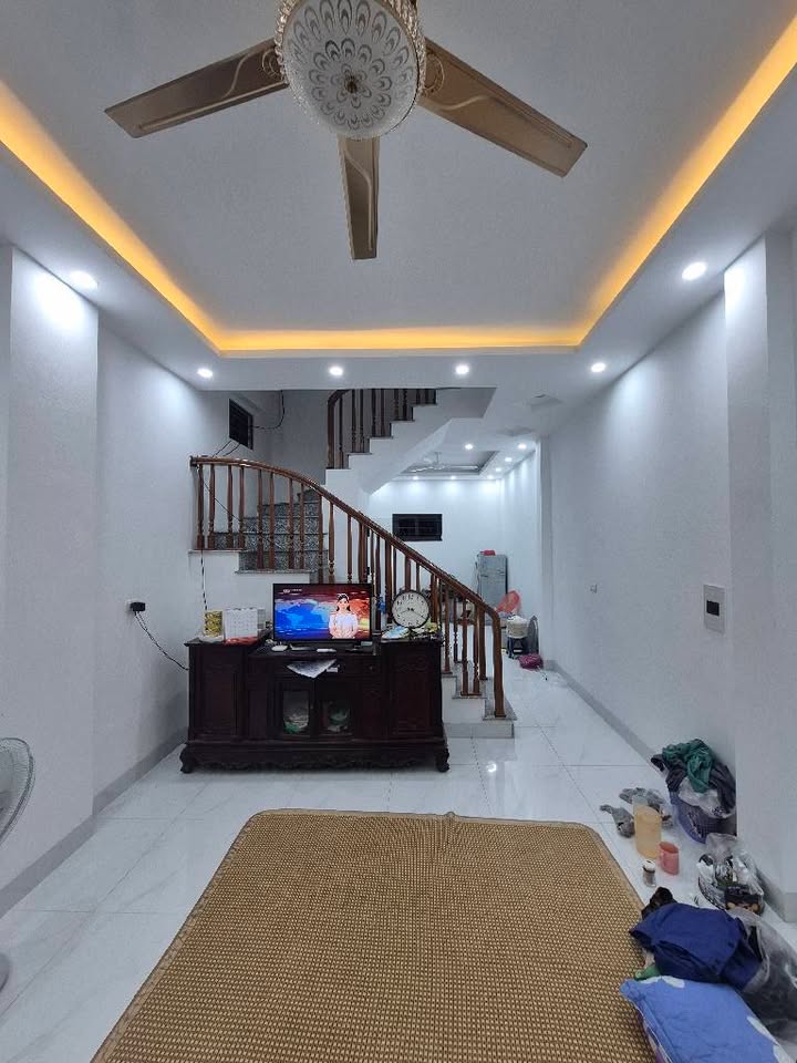 Nhà 4 tầng gần chợ Vạn Phúc, 43m² giá 4 tỷ - Thiết kế hiện đại, chính chủ!