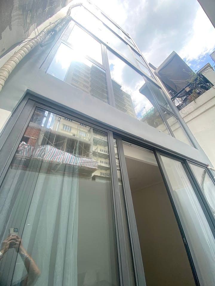 Nhà phố 4 tầng Nguyễn Bỉnh Khiêm, Quận 1, 169m² giá 18 tỷ - Sổ hồng đầy đủ, thương lượng tốt!