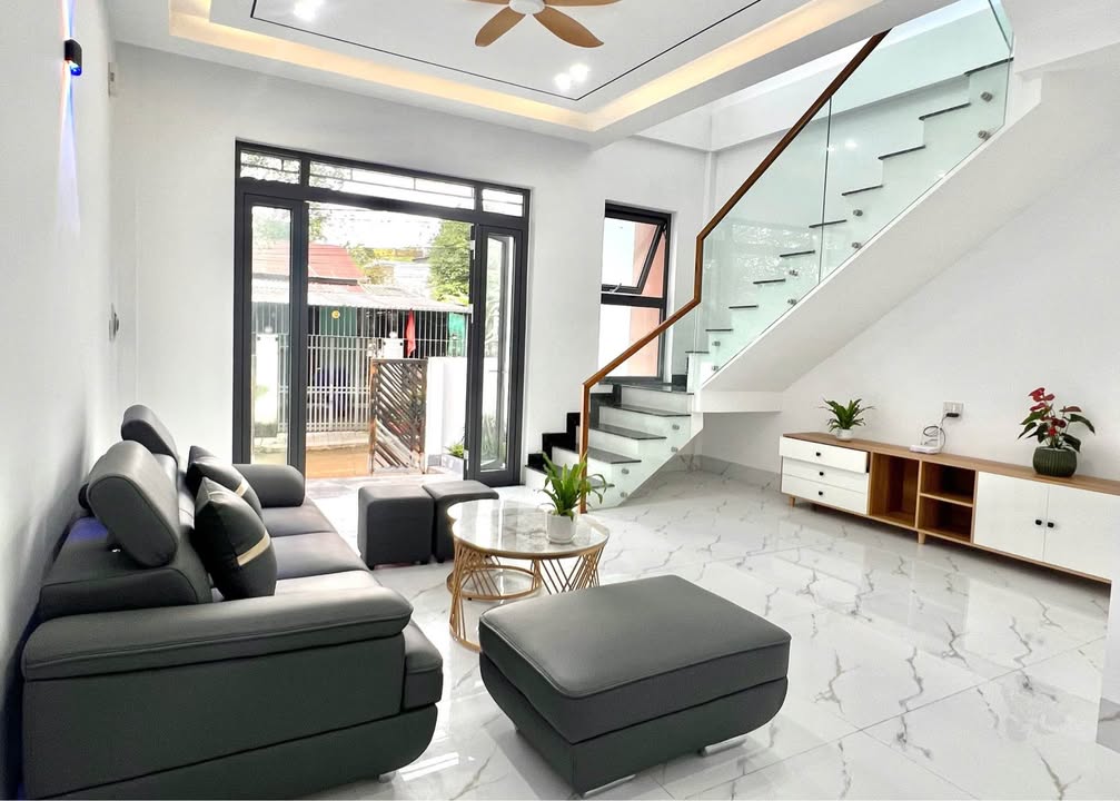 Nhà kiệt 24 Vũ Ngọc Phan, Thủy Xuân 100m² giá 2.8 tỷ - Full nội thất, ô tô vào tận sân!