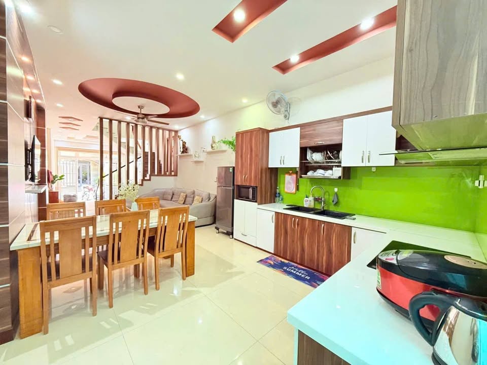 Nhà phố kinh doanh Homestay Bãi Sau 4PN giá 16 triệu - Đầu tư sinh lời ngay!