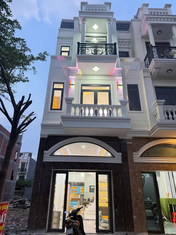 Nhà riêng Dĩ An 60m² giá 5.4 tỷ - Full nội thất, hoàn công sẵn!