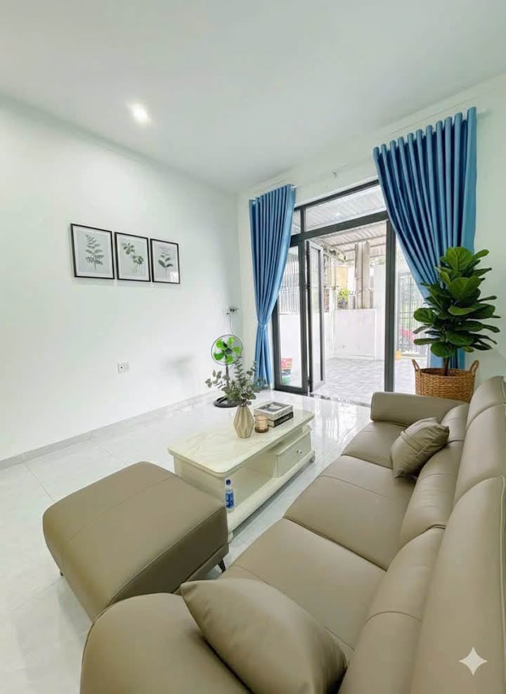 Nhà phố Tân Thiện, Đồng Xoài 154m² giá 900 triệu - Full nội thất cao cấp sẵn vào ở!