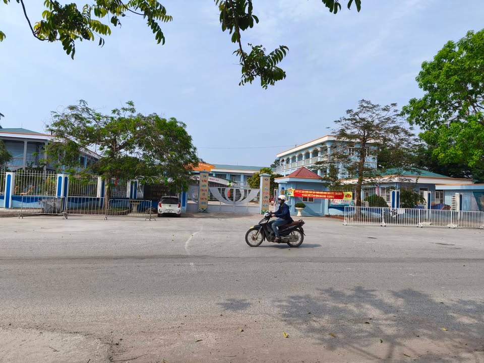 Mảnh đất 45m² tại Thôn Nguyệt Áng, giá 4 tỷ - Gần Hồ, ô tô đỗ cửa!