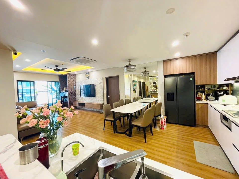 Căn hộ Samsora Premier Hà Đông 81m² giá 6.2 tỷ - Full nội thất, sẵn sàng vào ở!