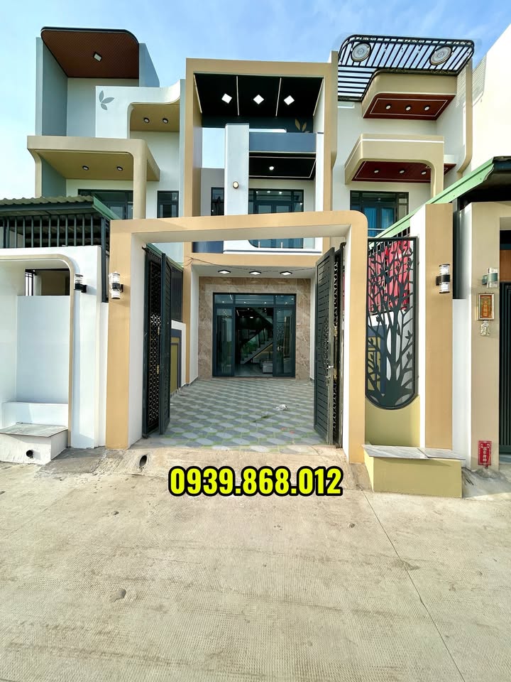 Nhà phố Khu Dân Cư Long Hoà, Cần Đước 103m² giá 2.45 tỷ - Thiết kế hiện đại, giao thông thuận lợi!