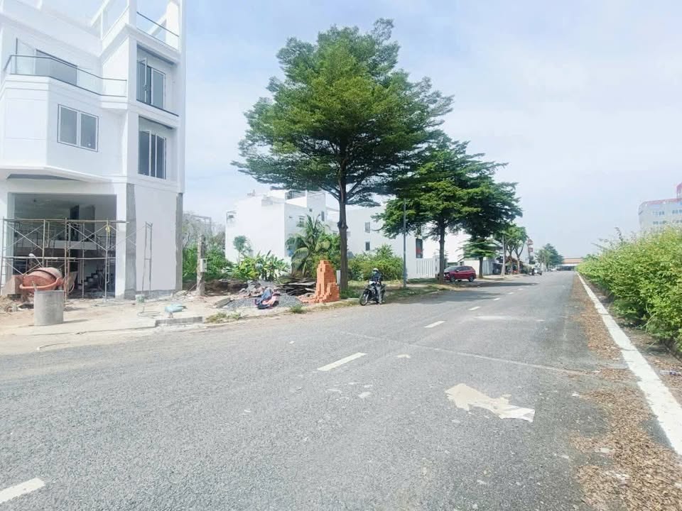 Đất nền KDC Đường 10 Bến Lức 100m² giá 4.5 tỷ - Cơ hội đầu tư hấp dẫn!