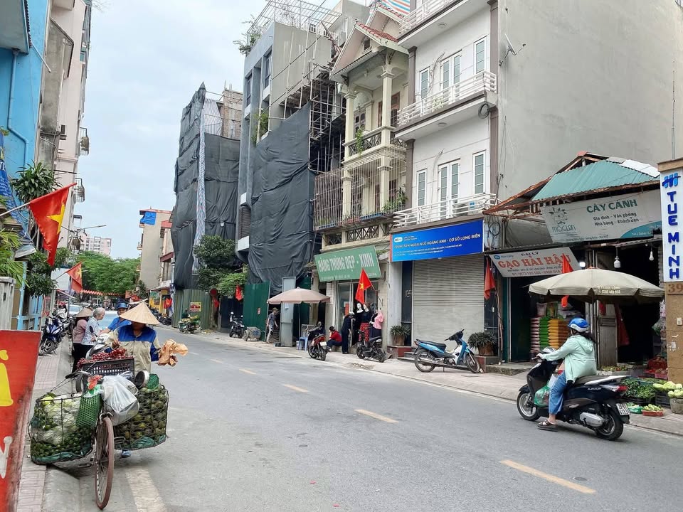 Nhà phố Bồ Đề, Long Biên 32m² - Kinh doanh sầm uất, ô tô đỗ cửa!