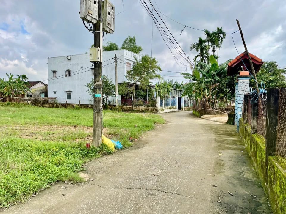 Đất Hòa Tiến 120m² giá 1.25 tỷ - Gần chợ Lệ Trạch, thoáng mát!