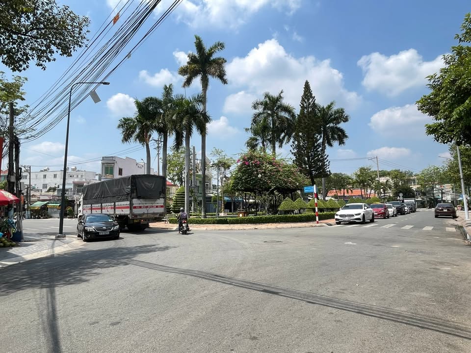 Nhà mặt tiền Nguyễn Văn Tiết, Dĩ An 75m² giá 5 tỷ - Vị trí đắc địa cho kinh doanh!