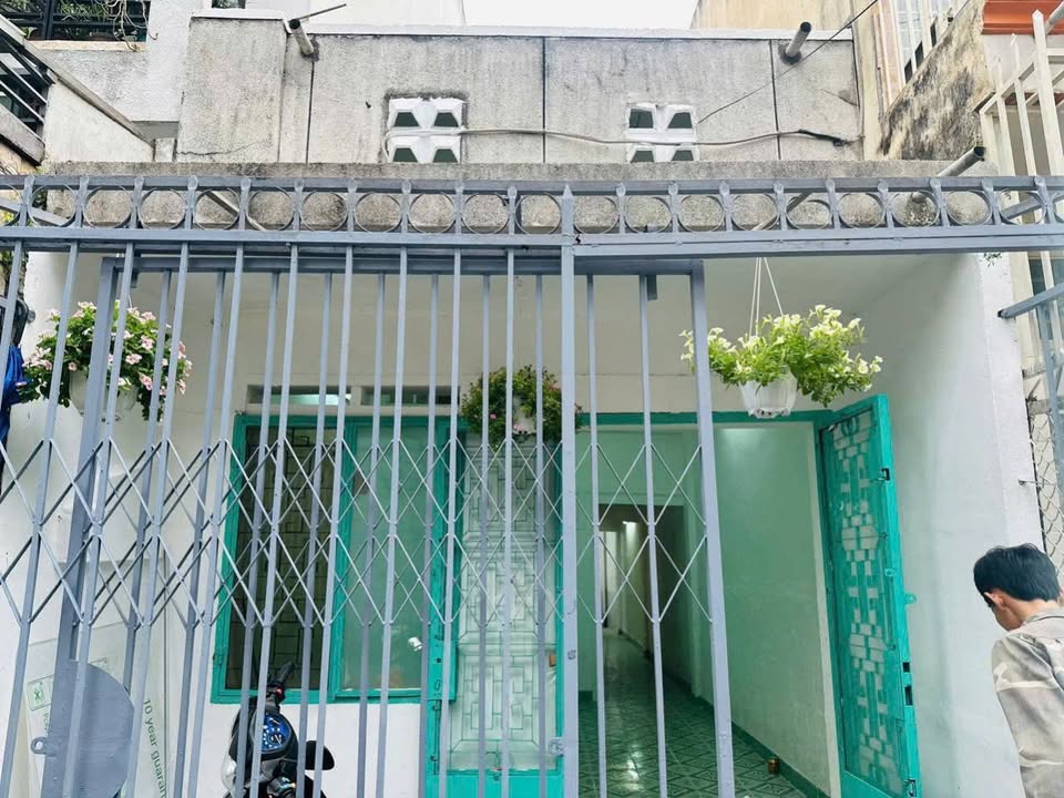 Nhà nguyên căn 3PN Đinh Bộ Lĩnh 63m² giá 10 triệu - Hẻm ô tô, gần Bến xe Miền Đông!