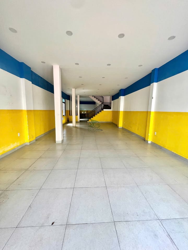 Nhà kinh doanh 3 tầng Lê Hồng Phong 360m² giá 20 triệu - Cơ hội đầu tư hấp dẫn!