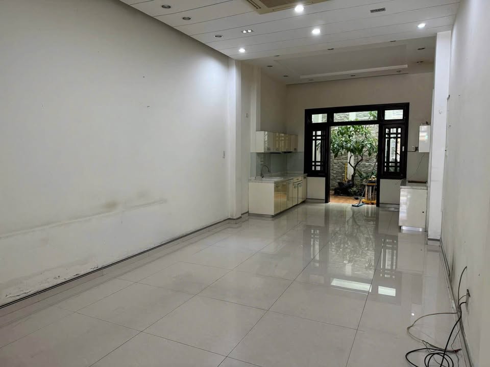 Cho thuê nhà nguyên căn mặt tiền Thống Nhất Nha Trang 80m² giá 30 triệu - Thang máy tiện lợi cho kinh doanh!