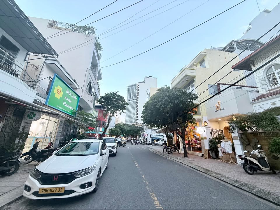 Nhà nguyên căn mặt tiền Đống Đa, Nha Trang - Cho thuê 18 triệu/tháng, vị trí đắc địa!