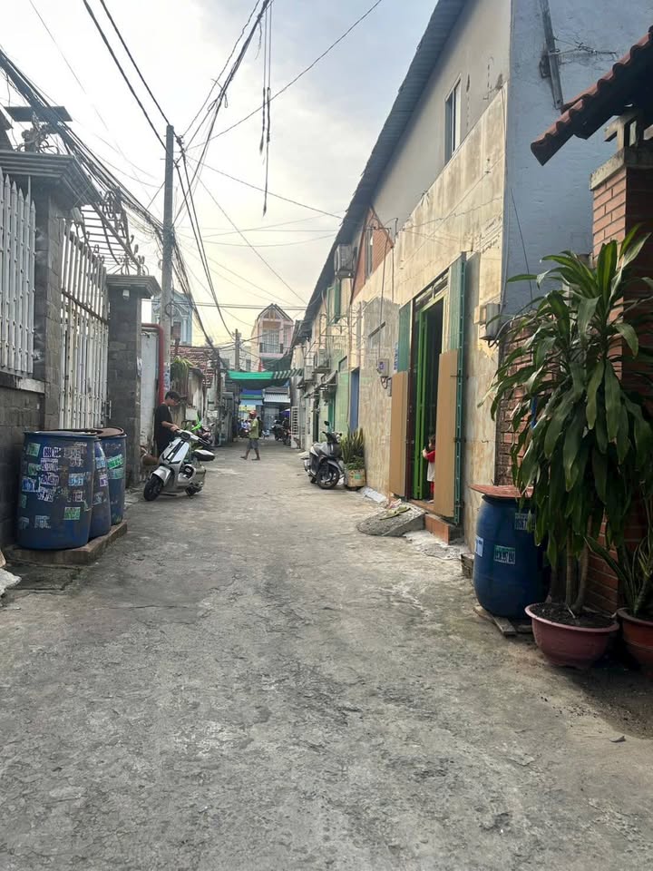 Nhà bán Thủ Đức 54m² chỉ 3.3 tỷ - Sổ hồng riêng, hẻm xe hơi