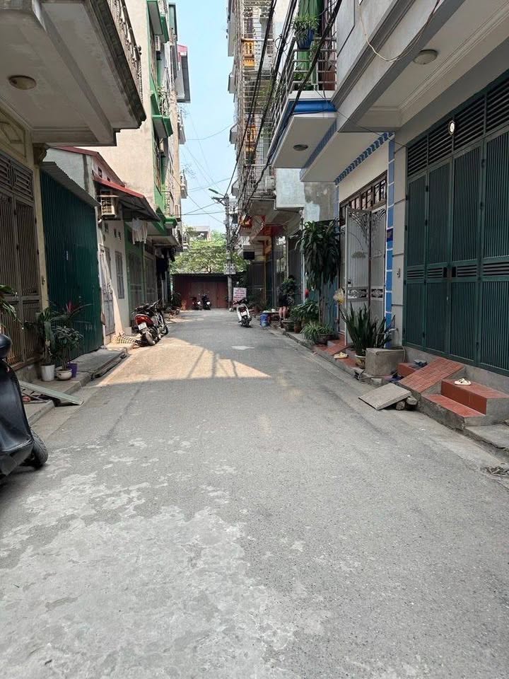 Nhà riêng Trần Vỹ, Nam Từ Liêm 30m² giá 8.4 tỷ - Dân trí cao, ô tô tránh nhau!