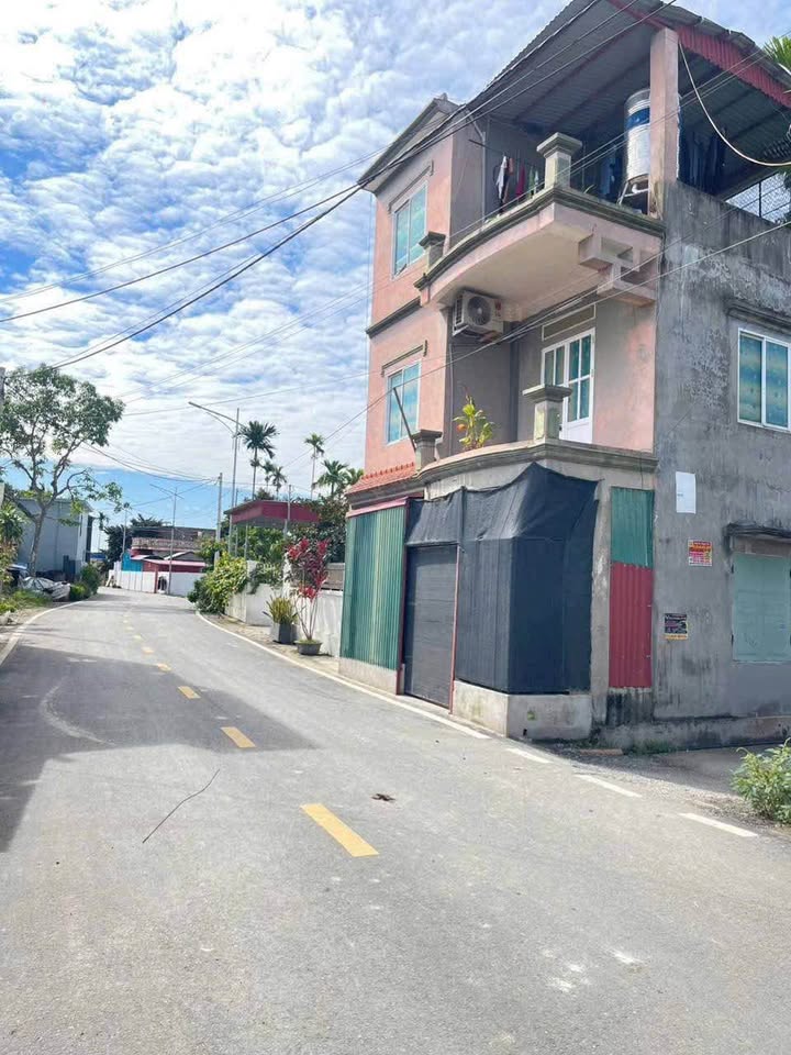 Bán căn góc 3 tầng mặt đường Hoa Động 36m² - Giá thỏa thuận hấp dẫn!