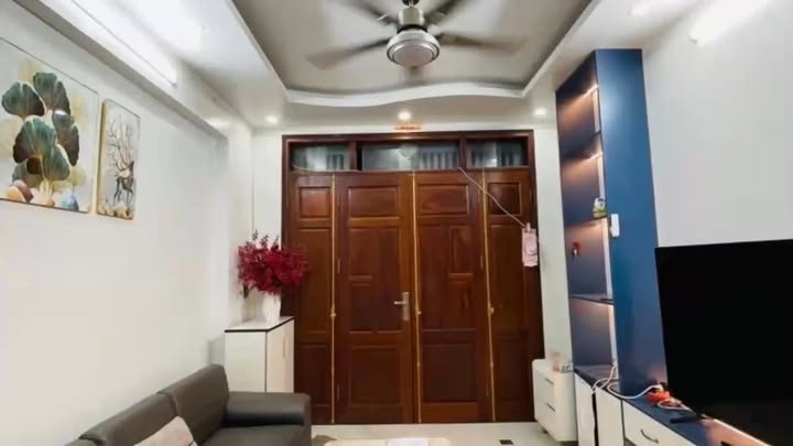 Nhà phố Định Công 30m² giá 7 tỷ - Gần chợ, tiện ích đầy đủ!