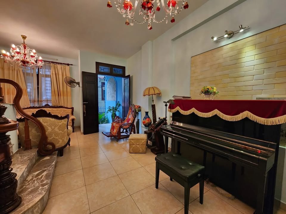 Nhà phố Hoàng Hoa Thám 43m² giá 12.8 tỷ - Ô tô thông tứ phía, kinh doanh tốt!