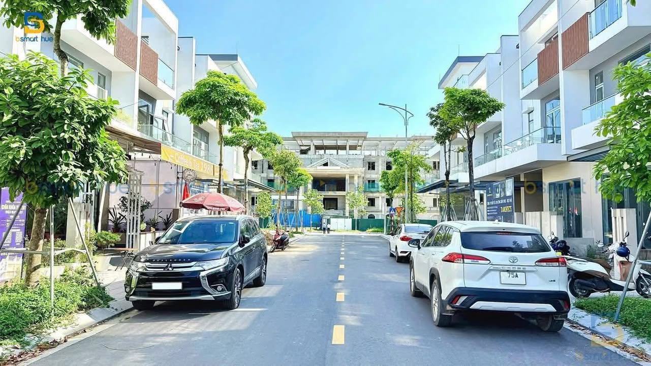 Nhà phố 3 tầng Hoàng Quốc Việt 105m² giá 6 tỷ - Đầu tư sinh lời 240 triệu/năm!