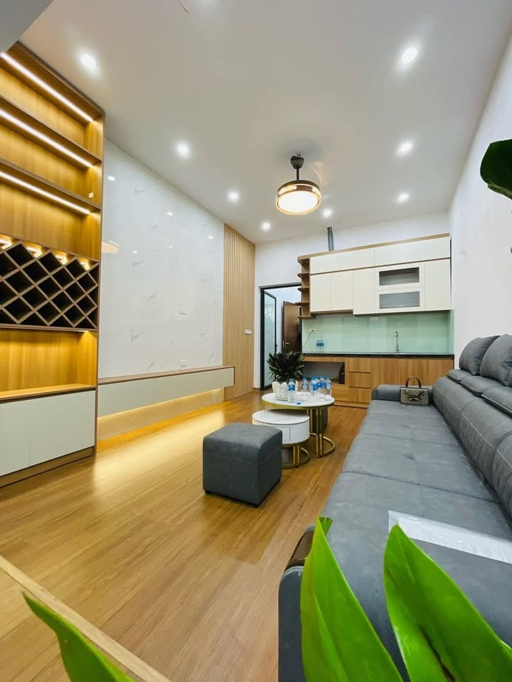 Căn hộ Khu tập thể Láng Hạ Đống Đa 90m² giá 5 tỷ - Full nội thất, thoáng mát!