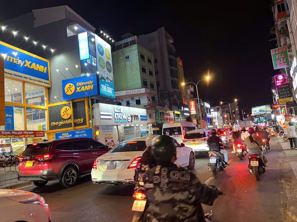 Đất nền Phú Nhuận 297m² giá 35.6 tỷ - Hẻm thông thoáng, vị trí đẹp!