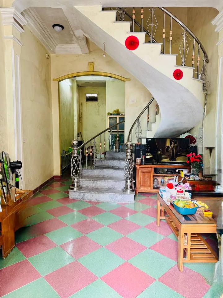 Nhà đẹp 2,5 tầng tại Điện Biên - 53m² chỉ 2.3 tỷ - Đầu tư tuyệt vời!