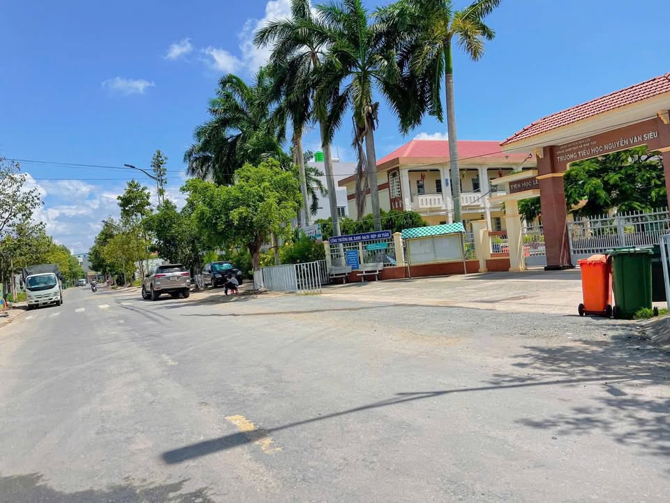 Nhà vườn đất 1000m² tại Thanh Phú, Bến Lức - Giá chỉ 5,3 tỷ, bớt lộc nhanh!