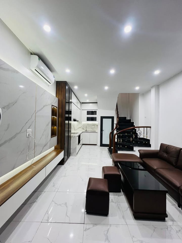 Nhà phố Đội Cấn Ba Đình 33m² giá 11.5 tỷ - Giao dịch ngay, full nội thất!