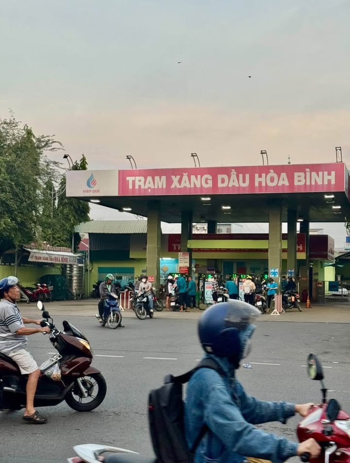 Nhà Phạm Hùng 140m² giá 8 tỷ - Hẻm xe tải 6m thông thoáng!