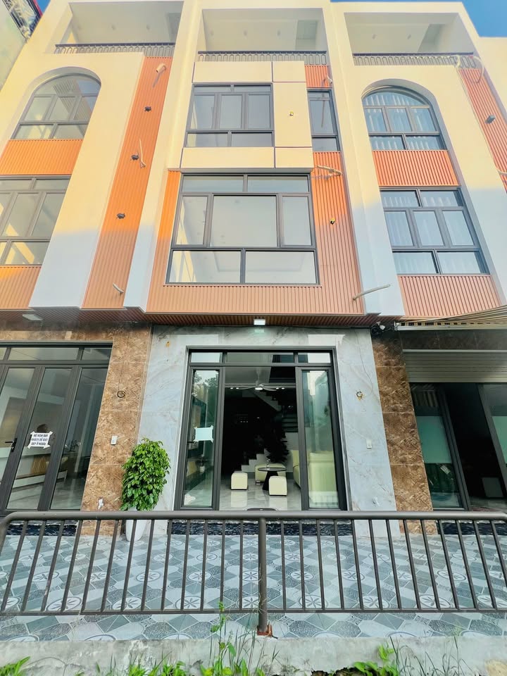 Nhà 4 tầng Khúc Thừa Dụ 2, Hải Phòng - 43m² giá 3.68 tỷ - Không gian sống lý tưởng!