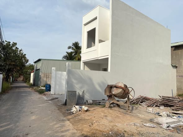 Nhà Tương Bình Hiệp 60m² giá thỏa thuận - Mới hiện đại, cách phố đi bộ chỉ 2km!