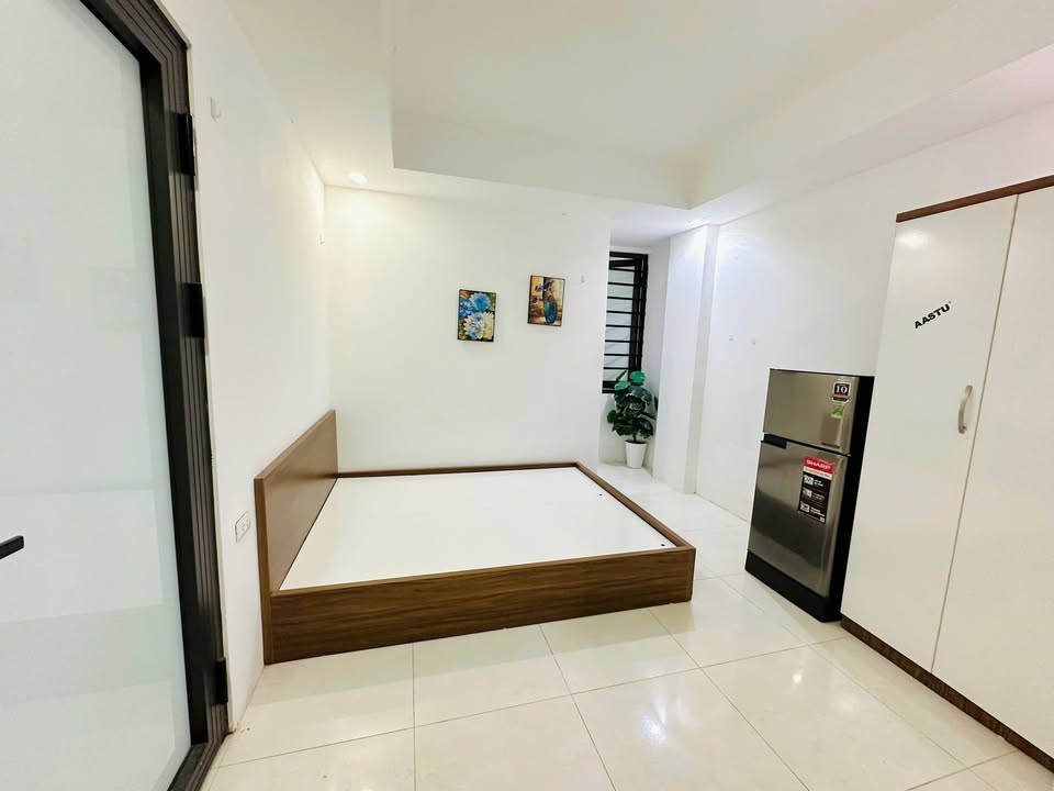 Căn hộ cho thuê Ngõ 150 Chùa Láng - Nội thất đầy đủ, vị trí trung tâm