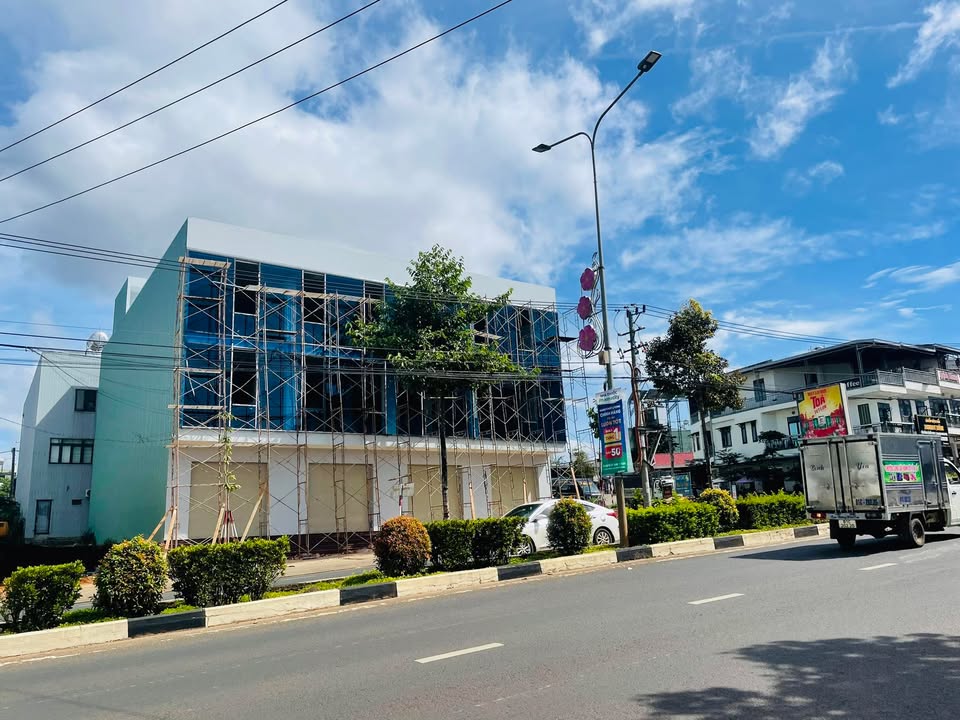 Cho thuê nhà mặt tiền Nguyễn Tất Thành 520m² - Vị trí đẹp, kinh doanh sầm uất!