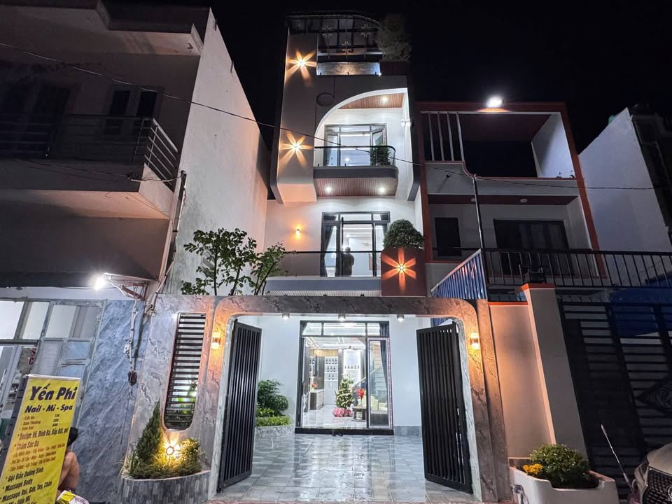 Nhà phố Cần Đước 100m² giá 4.39 tỷ - Tặng nội thất đẹp, hỗ trợ ngân hàng!