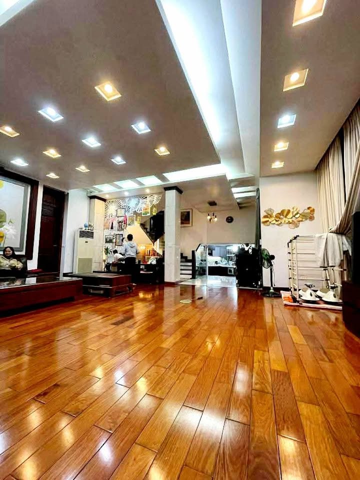 Nhà liền kề Bắc Linh Đàm 79m² giá 30 tỷ - Kinh doanh đỉnh, ô tô tránh!