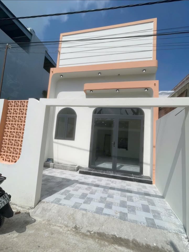 Nhà 1 trệt 1 lững Phường 3, Vĩnh Long 75m² giá 1.69 tỷ - Hướng Đông, thổ cư 100%!