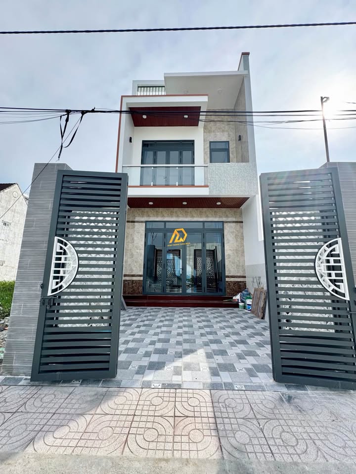 Nhà mới 100% Khu Kim Cương Vĩnh Long 102.5m² giá 2.7 tỷ - Thiết kế hiện đại, nội thất cao cấp!