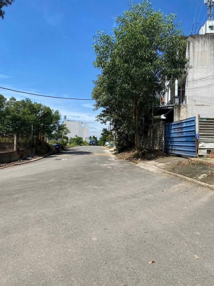 Đất nền Dĩ An 82m² giá 2.45 tỷ - Sổ đỏ chính chủ, vị trí đắc địa!