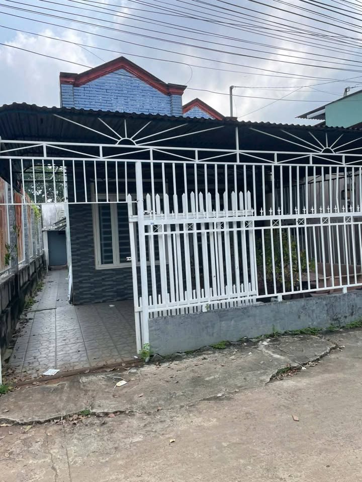 Nhà mới xây Trảng Bom 200m² giá chỉ 1.7 tỷ - Gần chợ nhà thờ Lộc Hòa!