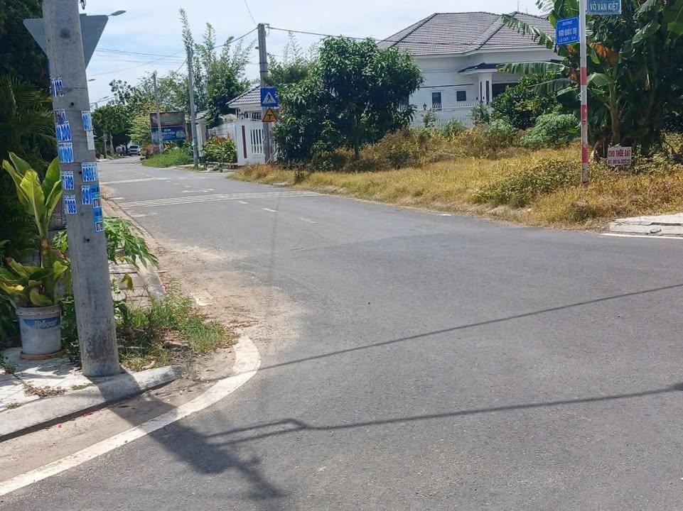 Đất nền thổ cư phường 1, Trà Vinh 101.8m² giá 750 triệu - Vị trí trung tâm giao thông thuận lợi!