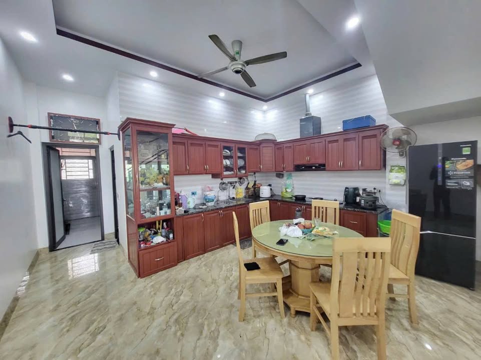 Nhà hai tầng đường Nguyễn Hữu An, phường Cam Đường, 100m² giá 3.2 tỷ - Dân cư đông đúc, tiện ích đầy đủ!