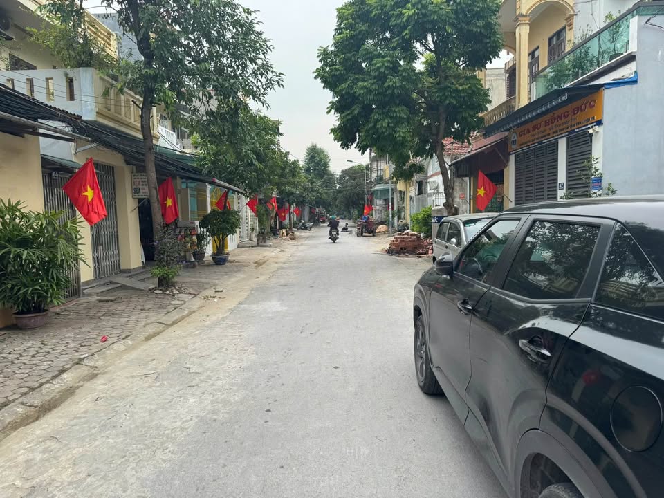 Nhà Lương Đắc Bằng 230m² giá 9 tỷ - Đường ô tô tránh, mặt tiền rộng!