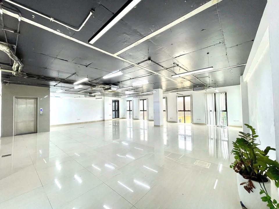 Cho thuê sàn văn phòng 180m² mặt phố Võng Thị, Tây Hồ - Thích hợp kinh doanh đa dạng!