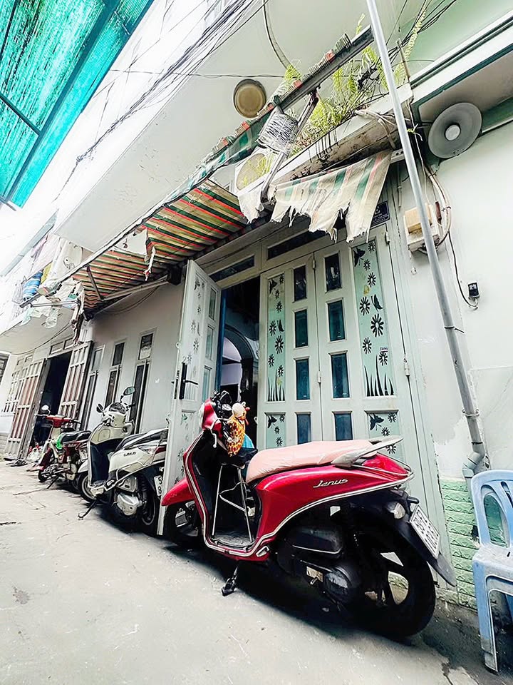 Nhà 3 tầng Trần Văn Ơn, Tân Sơn Nhì 24m² giá 3.35 tỷ - Vị trí đẹp, gần chợ!