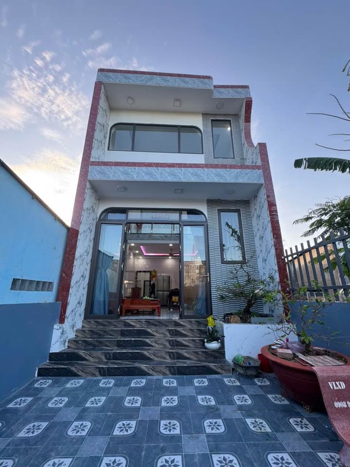 Nhà riêng Phú Quới, Long Hồ 181m² giá 3.2 tỷ - Mặt tiền sông Bô Kê mát rượi!