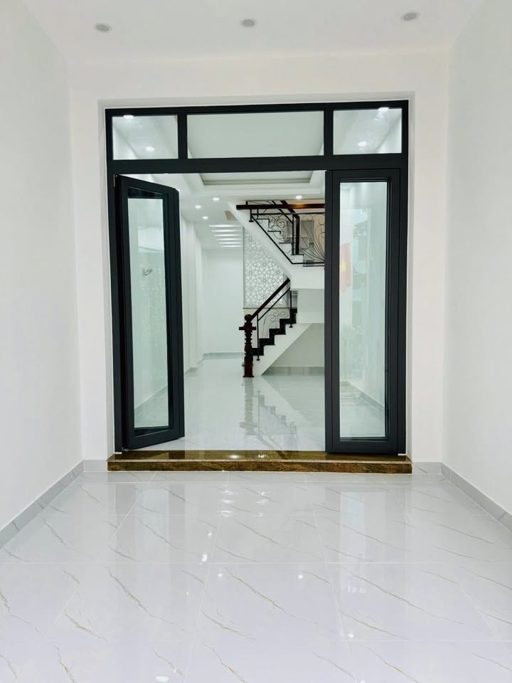 Nhà 3 Tầng Nở Hậu Âu Dương Lân 45m² Giá 6.8 Tỷ - Sát Hẻm Xe Tải Tránh!