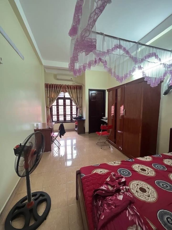 Căn nhà 3 tầng Phùng, Đan Phượng 45m² giá 4 tỷ - Nhà xây chắc chắn, nội thất đầy đủ!