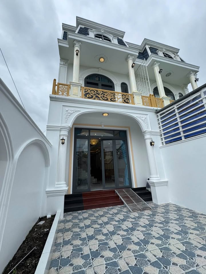 Nhà mới 1 trệt 1 lầu tại KDC Hoàng Hảo, Thanh Đức, Vĩnh Long, 125m² giá 3.2 tỷ - Thiết kế hiện đại, dọn vào ở ngay!